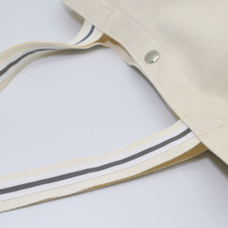 クローバーとブラウントイプードル刺繍 大きめトートバッグ〈厚手帆布〉 5枚目の画像