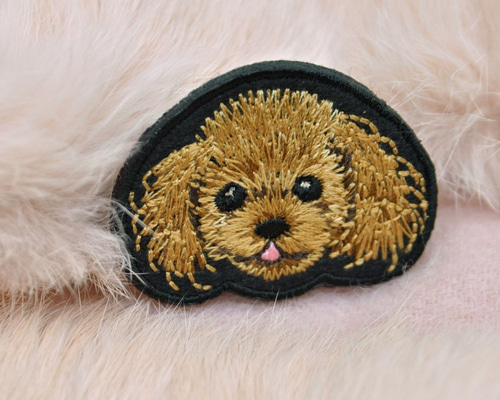 刺繍　ブローチ　トイプードル トイプードル刺繍 ブローチ ブローチ 刺しゅう専門店 Doily 通販