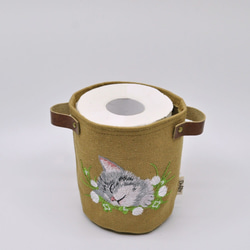 ☆半額セール☆ クローバーとグレー猫刺繍　プランターカバー〈ベージュ〉 2枚目の画像