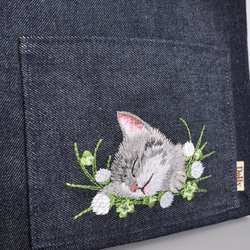 【再販】クローバーとグレーねこ刺繍　ミニトートバッグ〈デニム〉 3枚目の画像