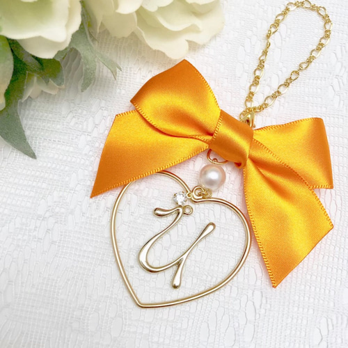 カラーとイニシャルが選べる！オリジナルイニシャルチャーム