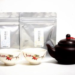 台湾茶 茶器セット 桃とコウモリ柄 茶壺（急須）大と茶杯（湯呑み）2つ　凍頂烏龍茶10g ジャスミン茶10g 中国茶 1枚目の画像