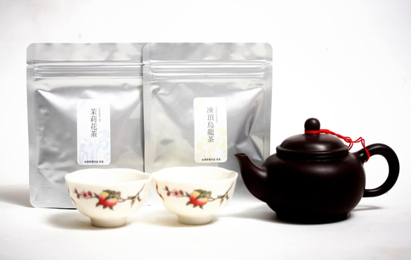 台湾茶 茶器セット 桃とコウモリ柄 茶壺（急須）大と茶杯（湯呑み）2つ　凍頂烏龍茶10g ジャスミン茶10g 中国茶 1枚目の画像