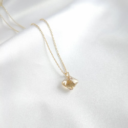 スワロフスキーPrincess Cut Pendantシンプルネックレス　ゴールデンシャドー　ゴールド 2枚目の画像