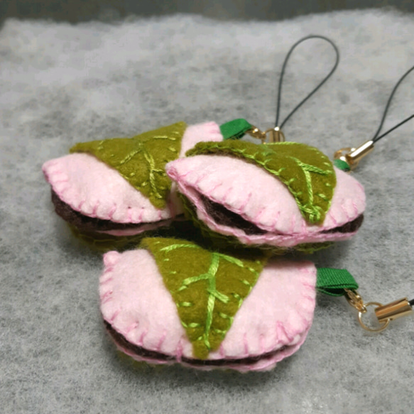 再販]フェルトで作った桜餅ストラップ キーホルダー ここあん 通販