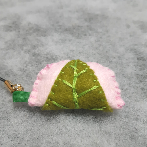 再販]フェルトで作った桜餅ストラップ キーホルダー ここあん 通販