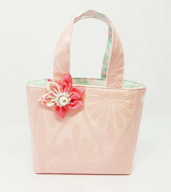 正絹生地ミニトートバッグ　淡いピンク　お花付き 1枚目の画像