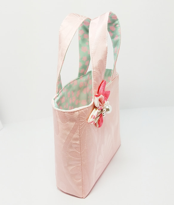 正絹生地ミニトートバッグ　淡いピンク　お花付き 3枚目の画像