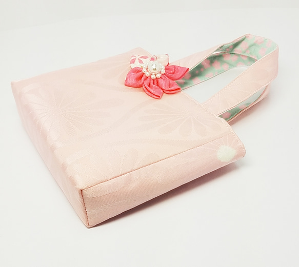 正絹生地ミニトートバッグ　淡いピンク　お花付き 4枚目の画像