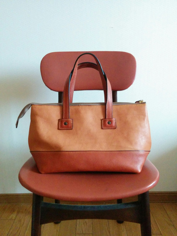 しげしげ 世界にひとつだけ レザーラベル×自画像イラスト青トート