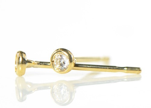 K18 ホワイトダイヤモンド ピアス  BZ011