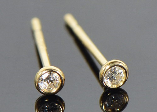 K18 ホワイトダイヤモンド ピアス  BZ011