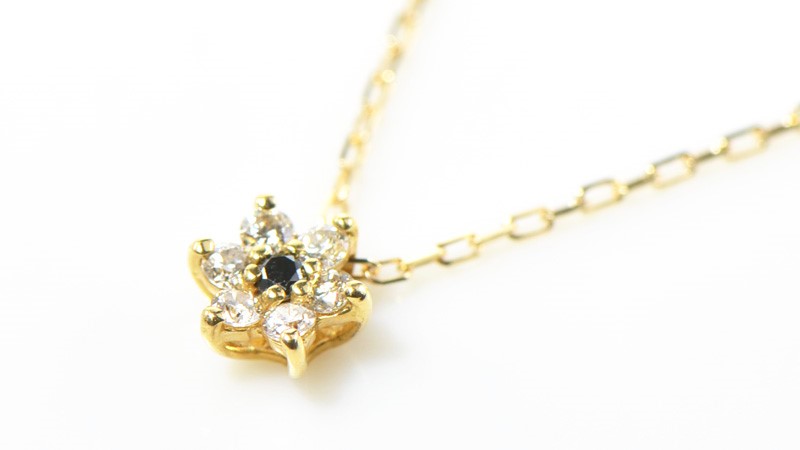 K18 ホワイトダイヤモンド ブラックダイヤモンド ペンダント BV0600