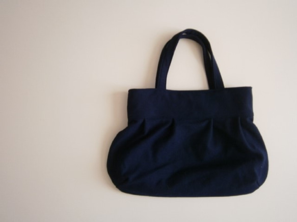 紺色・ウールのふんわりバッグ・大きめサイズ♪ 1枚目の画像