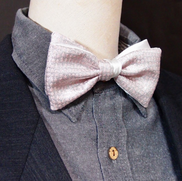 ロマンチックなピンクのシルバーの白の紳士の蝶ネクタイの蝶ネクタイ - 両面使用可能 1枚目の画像