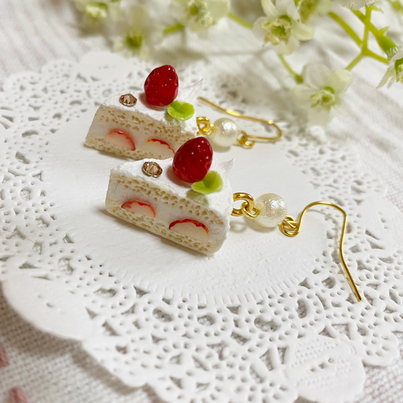 スワロフスキー付き♡苺のショートケーキのピアス/イヤリング