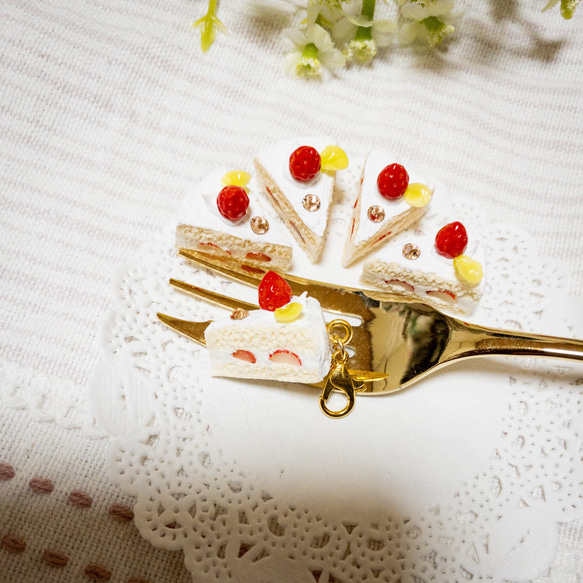 苺のショートケーキのチャーム♡マスクチャーム 2枚目の画像