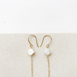 Whiteshell square earrings 3枚目の画像