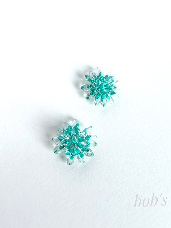 【popular】揺れるcrystal emerald greenDahlia pierce/earring＊small 4枚目の画像