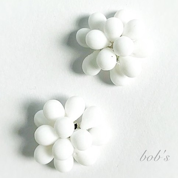 【popular】glass beads pierce/earring *チョークホワイト スズラン　 1枚目の画像
