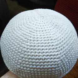 手編みプフ(直径37㎝高さ27㎝）ホワイト 2枚目の画像