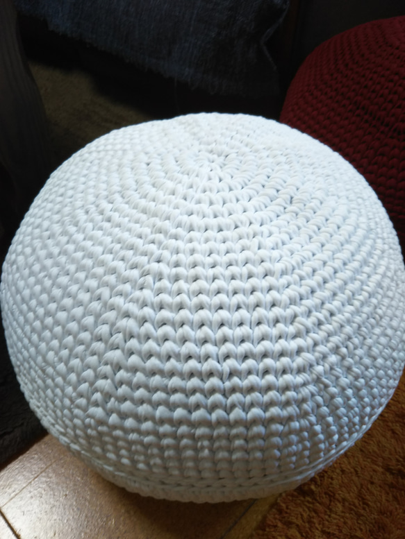 手編みプフ(直径37㎝高さ27㎝）ホワイト 2枚目の画像