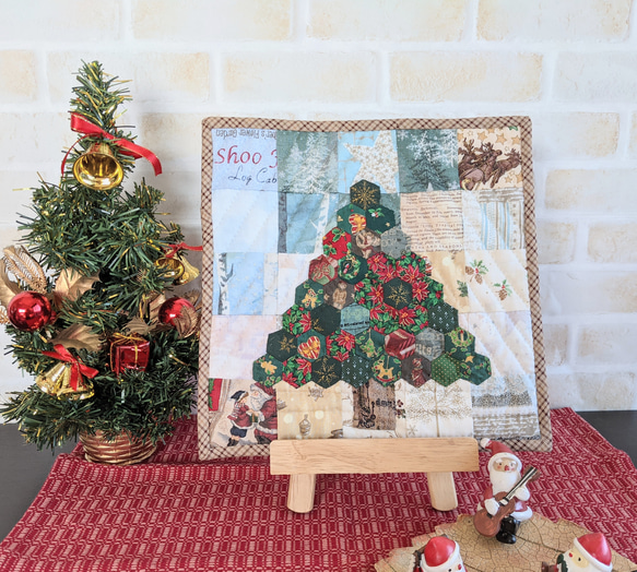 クリスマスツリー☆パッチワークキルトのミニタペストリー クリスマスツリー☆パッチワークキルトのミニタペストリー