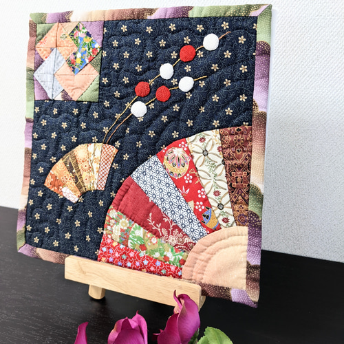 ハンドメイド タペストリー パッチワーク お正月 扇 楽しくっ ハンドメイド タペストリー パッチワーク お正月 扇 楽しくっ