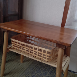 コーナーテーブル（竹カゴ収納付き） 1枚目の画像