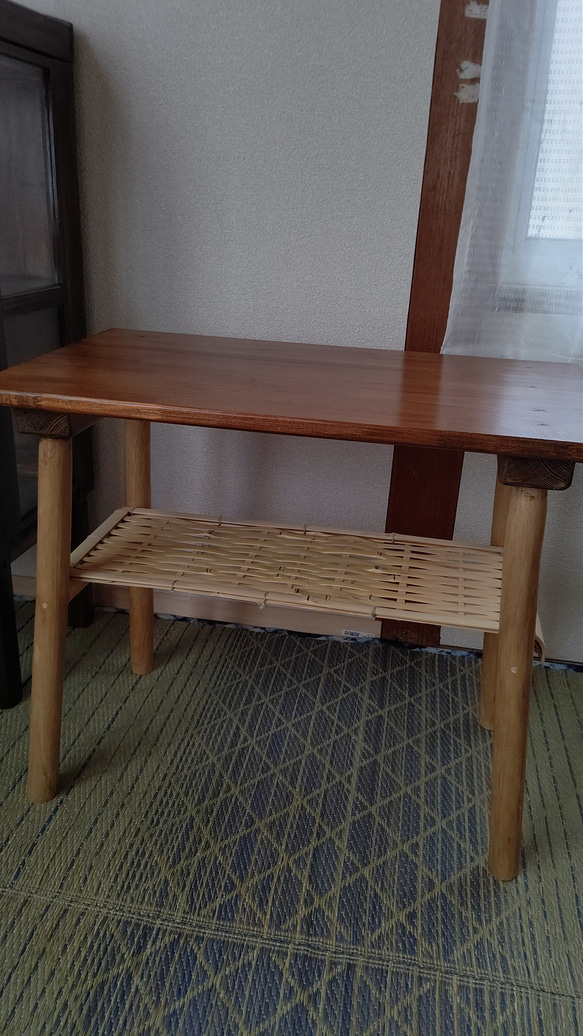 コーナーテーブル（竹カゴ収納付き） 2枚目の画像