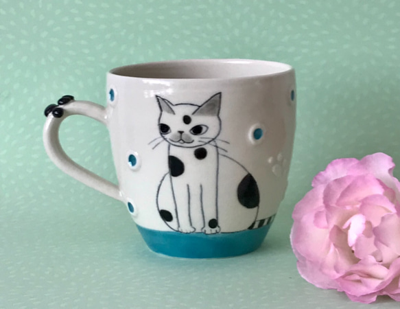 猫絵肉球マグ(白黒ハチワレ猫・トルコブルー)  『猫のマグカップ』 2枚目の画像