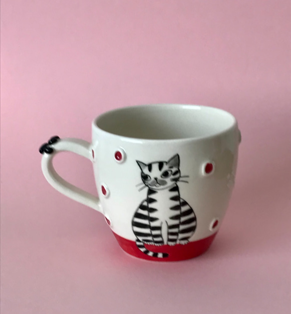 猫絵肉球マグ(おやすみキジトラ猫レッド) 『猫のマグカップ』 2枚目の画像