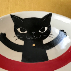 猫絵のご飯茶碗(手を広げた黒猫⭐️赤) 3枚目の画像