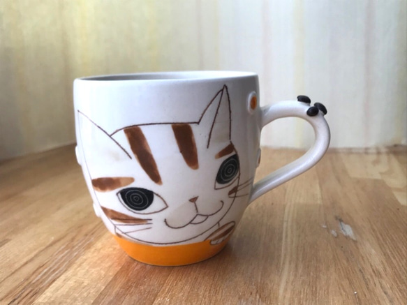 猫絵肉球マグ(茶トラ)  『猫のマグカップ』 1枚目の画像