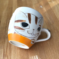 猫絵肉球マグ(茶トラ)  『猫のマグカップ』 5枚目の画像