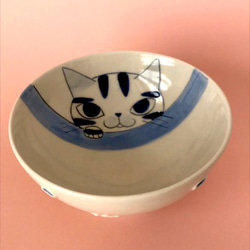 猫絵のご飯茶碗(青いシマ猫⭐️前向きタイプ) 1枚目の画像