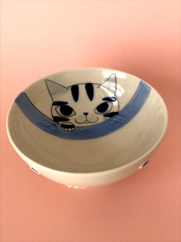 猫絵のご飯茶碗(青いシマ猫⭐️前向きタイプ) 1枚目の画像