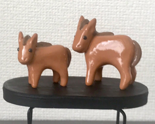 陶器製馬形置物 茶色と緑 陶器製馬形置物 茶色と緑 ジ148】馬の陶器置物