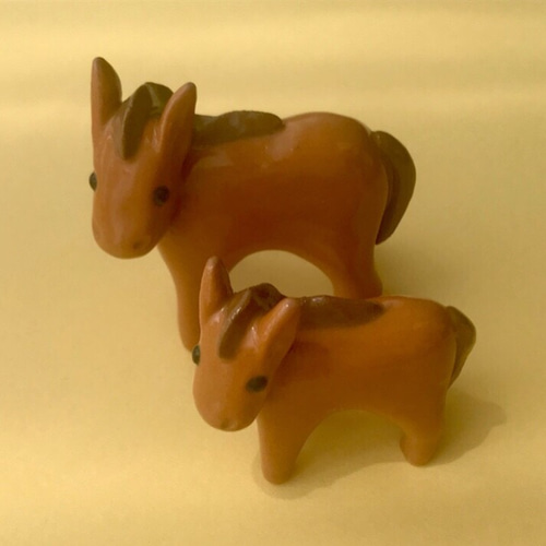陶器製馬形置物 茶色と緑 馬の親子(陶の置物) その他置物 ulalaneko 通販 9532468｜Creema
