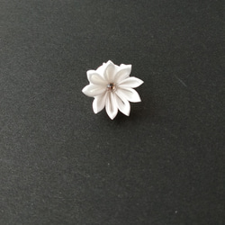 再販3 シンプルな剣菊のブートニエール　つまみ細工　 4枚目の画像