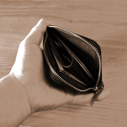 ミニ財布 「ポケットバース」 本革100％ L字ファスナー メンズ レディース兼用 アイボリー×ブラウン 8枚目の画像