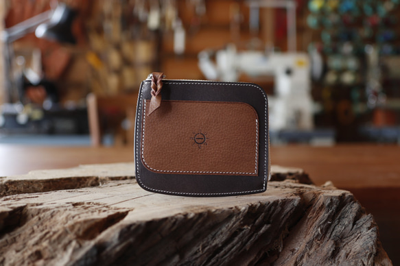 ミニ財布 「ポケットバース」 本革100％ L字ファスナー メンズ レディース兼用 チョコ×ブラウン 1枚目の画像