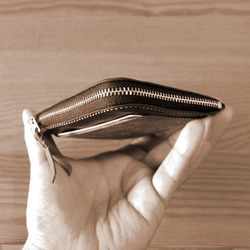 ミニ財布 「ポケットバース」 本革100％ L字ファスナー メンズ レディース兼用 チョコ×ブラウン 6枚目の画像