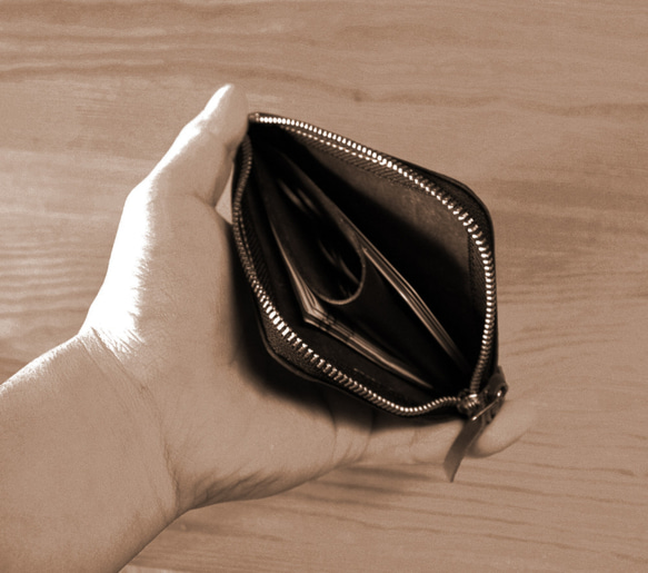 ミニ財布 「ポケットバース」 本革100％ L字ファスナー メンズ レディース兼用 チョコ×ブラウン 8枚目の画像