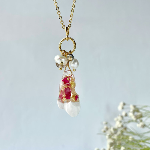 香る花鉱石のネックレス ٭❀* 胸元からほのかな癒しの香りを 淡水 