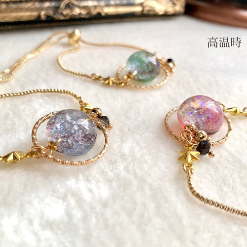 魔法のブレスレット ٭❀* 温もりで色と煌めきが変わる 宇宙の
