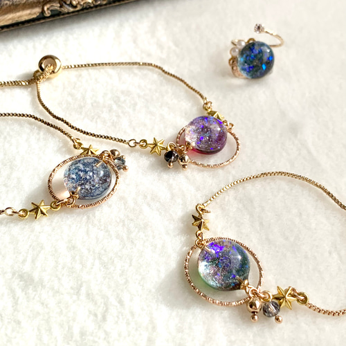 魔法のブレスレット ٭❀* 温もりで色と煌めきが変わる 宇宙のような