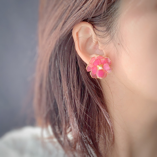 色が変わる牡丹桜のイヤリング/ピアス ٭❀*ぷっくり透明感が大人綺麗