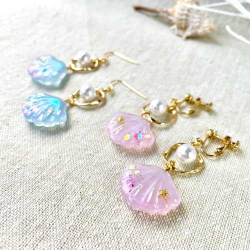 色が変わるオーロラシェルピアス/イヤリング ٭❀*光の角度でオーロラ