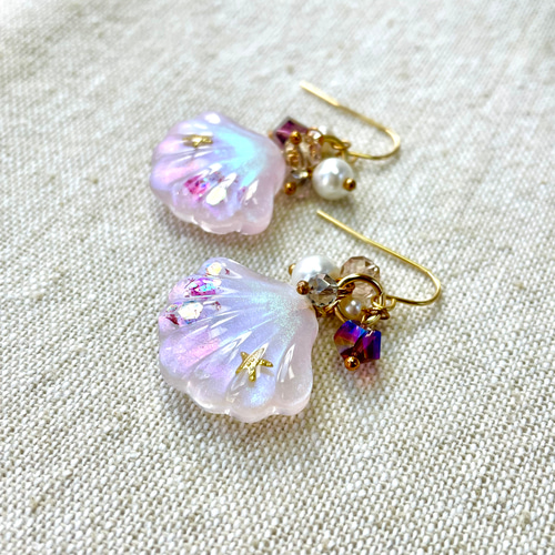 色が変わるオーロラシェルイヤリング/ピアス ٭❀*光の角度でオーロラ